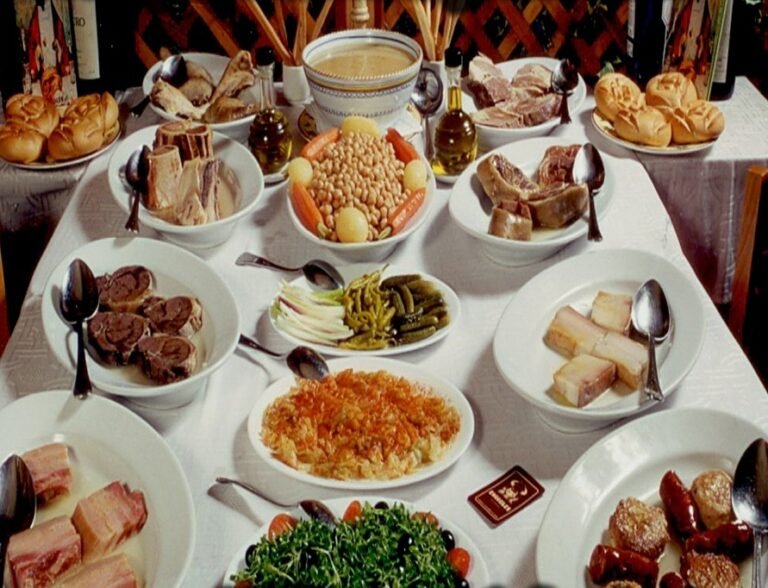 UN PASEO POR LA COMIDA TRADICIONAL DE MADRID Y DONDE ENCONTRAR LOS MEJORES PLATOS MADRILEÑOS