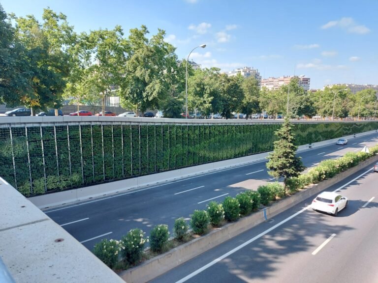Calle 30 natura, jardines verticales