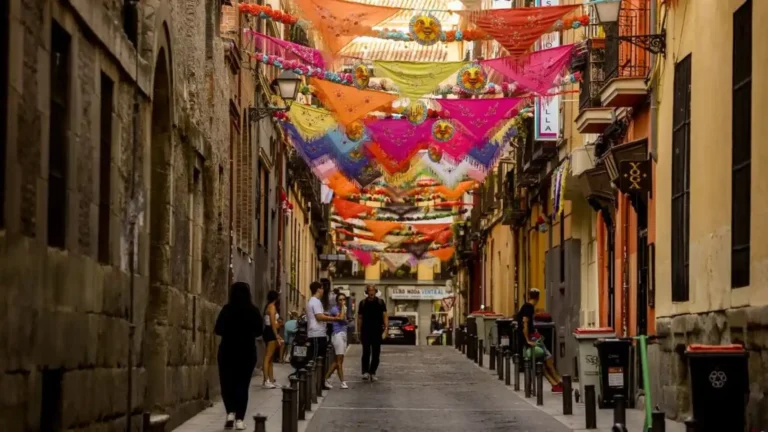 Las Fiestas de San Cayetano: Una celebración castiza en el corazón de Madrid