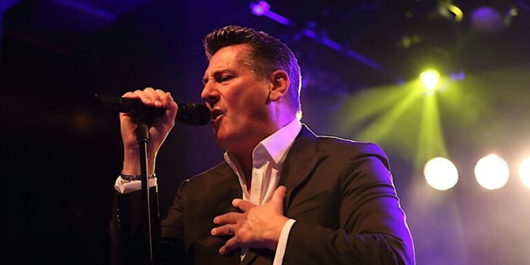 Tony Hadley, la voz icónica de los 80, llega a Madrid para un concierto inolvidable